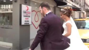 Samsun Düğün Öncesi Gelinlik ve Damatlıkla Kızılay'a Kan Bağışladılar