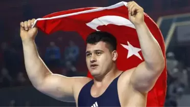 Dünya Grekoromen Güreş Şampiyonası'nda 130 Kiloda Yarışan Rıza Kayaalp, Estonyalı Rakibi Heiki...