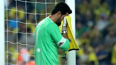 Fenerbahçelilerin Islıkladığı Volkan Demirel, Sezon Sonunda Futbolu Bırakma Kararı Aldı
