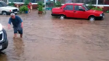 Marmara Bölgesi Yağmura Teslim Oldu, Sel Suları Hayatı Felç Etti