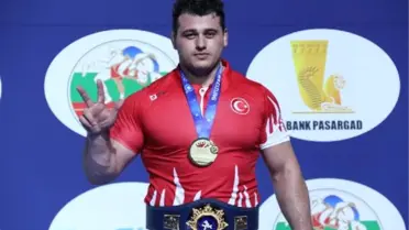 130 Kilo Greko-Romen Güreşcimiz Dünya Şampiyonası'nda Üçüncü Yıldızı Takınca Bir Rütbe Daha Aldı