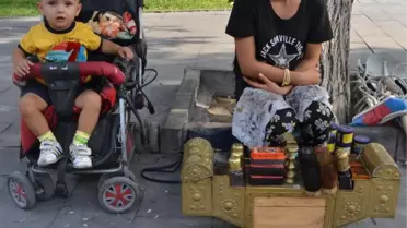 Kayseri'nin Tek Kadın Ayakkabı Boyacısına Devletten Yardım