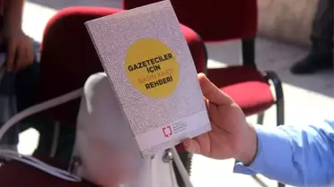 Gazetecilere 'Gazeteciler İçin Basın Kartı' Rehberi Dağıtıldı