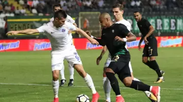Akhisar 10 Kişiyle Kazandı