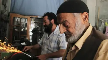 Bu Sefer Tersi Oldu, Baba Oğlundan Meslek Öğrendi