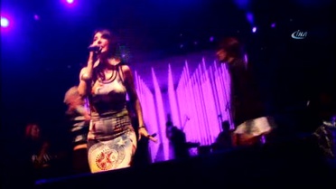Hande Yener, Demirci'de Konser Verdi