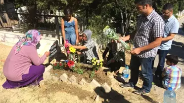 Alperen'in Ailesinden Bayramda Hüzünlü Mezar Ziyareti