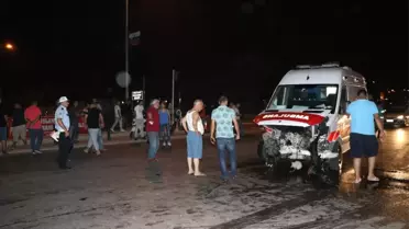 Ambulans Otomobillere Çarptı: 6 Yaralı