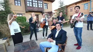Bayhan 'Güvey Okşaması'nda Damat Oldu