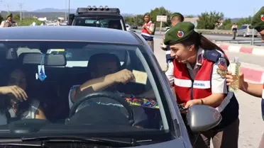 Jandarma Bayramda Mesir Macunu Dağıttı