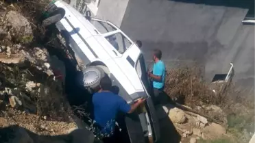 El Freni Çekilmeyen Otomobil, Çocukla Birlikte Şarampole Yuvarlandı