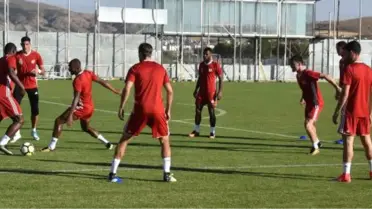 Samet Aybaba'dan Yabancı Yorumu: Söylediklerimizle Ansiklopedi Yapılır