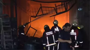 Arnavutköy'de Boya Fabrikasında Yangın