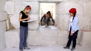 Burdur'daki Tarihi Anıt Mezar, Depo Olarak Kullanılmış