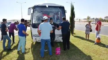 Antalya'da Otel Servisi Refüje Çıktı: 5 Yaralı