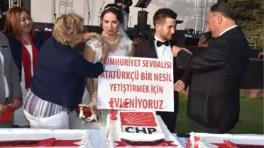 CHP İzmir'de Renkli Yıldönümü Kutlaması