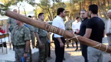 Şehidin Kendi Eliyle Yaptığı Baston Babasına Teslim Edildi