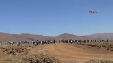 Bingöl Karlıova'daki At Yarışlarında Renkli Görüntüler