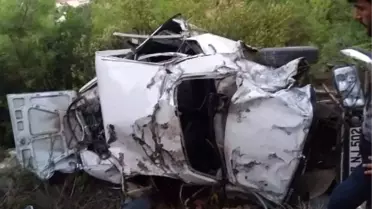 Otomobil Uçuruma Yuvarlandı: 2 Ölü, 2 Yaralı