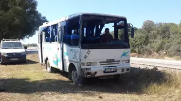 Çanakkale'de Minibüs Devrildi: 12 Yaralı