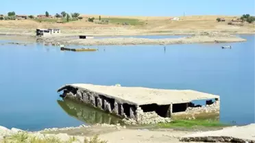 Barajın Suyu Çekilince Köyden Kalanlar Ortaya Çıktı