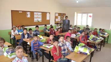 Necmettin Öğretmenin Öğrencileri Ders Başı Yaptı