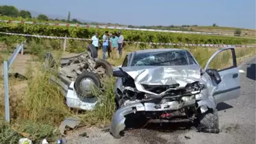 Otomobiller Kavşakta Çarpıştı: 2 Ölü, 7 Yaralı