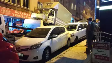 Bursa'da Freni Boşalan Kamyonet 10 Araca Zarar Verdi