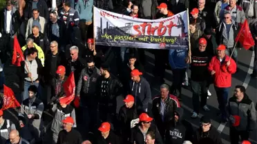 Alman Çelik İşçileri Birleşme Kararını Protesto İçin Yürüdü