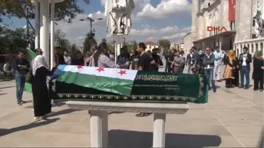 İstanbul'da Katledilen Suriyeli Anne-Kız Son Yolculuğuna Uğurlandı