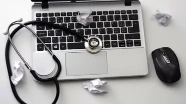 Gençlerin Yüzde 55'i Doktordan Önce İnternete Soruyor