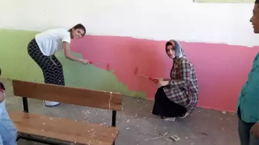 Tadilat Yapan Öğretmenlerin Yardımına Veliler Yetişti