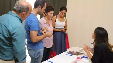 İngilizce Öğrenmek İçin Bir Araya Geldiler