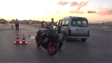 Karaman - Motosiklet, Hafif Ticari Araçla Çarıştı; 2 Ölü