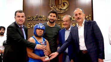 Milli Boksör Adem Kılıççı'dan Engel Tanımayan Boks Maçı