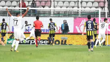 Fenerbahçe 9 Kişi Kaldığı Maçta Akhisarspor'a 1-0 Yenildi