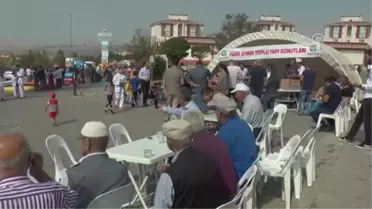 Gölbaşı'nda Vatandaşlara Aşure Dağıtıldı
