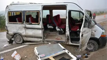 Karabük'te İşçi Servisi Devrildi: 16 Yaralı