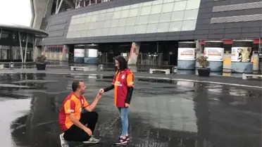Fanatik Taraftardan İlginç Evlenme Teklifi