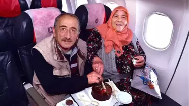 Güldoğuş Çifti 40. Evlilik Yıl Dönümlerini Binlerce Metre Havada, Uçakta Kutladı