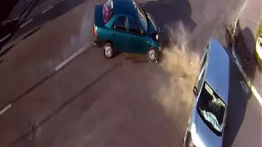 Kameralara Yansıyan Kazalarda 2 Kişi Yaralandı