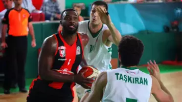 Tahincioğlu Basketbol Süper Ligi: Yeşilgiresun Belediyespor: 64 - Muratbey Uşak: 61