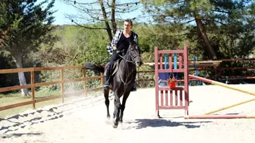 Oyuncu Çekim Sırasında Attan Düştü