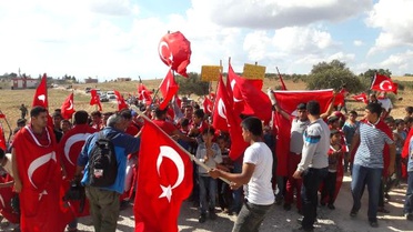 Sınırdaki Evlere Türk Bayrağı (2)