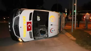 Ambulans ile Ticari Taksi Çarpıştı: 5 Yaralı
