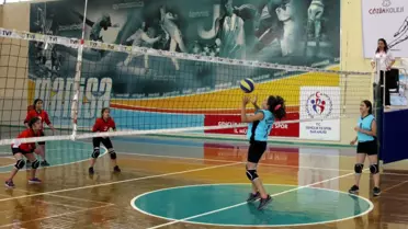 Amatör Spor Haftası Voleybol Birincisi Şehit Ömer Halis Demir Ortaokulu Oldu