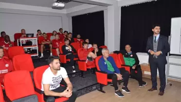 Sivasspor'da Futbolculara Beslenme Eğitimi Verildi