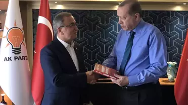 Petek'ten Cumhurbaşkanı Erdoğan'a Kitap Takdimi