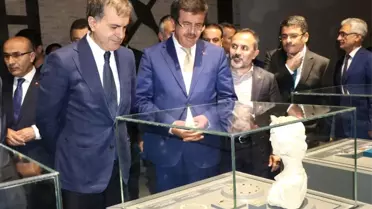 Adana'da '6. Dokuma Kumaş Tasarım Yarışması' Ödül Töreni