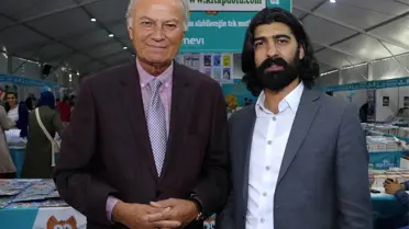 Ediz Hun ve Ahmet Ümit Kitaplarını İmzaladı